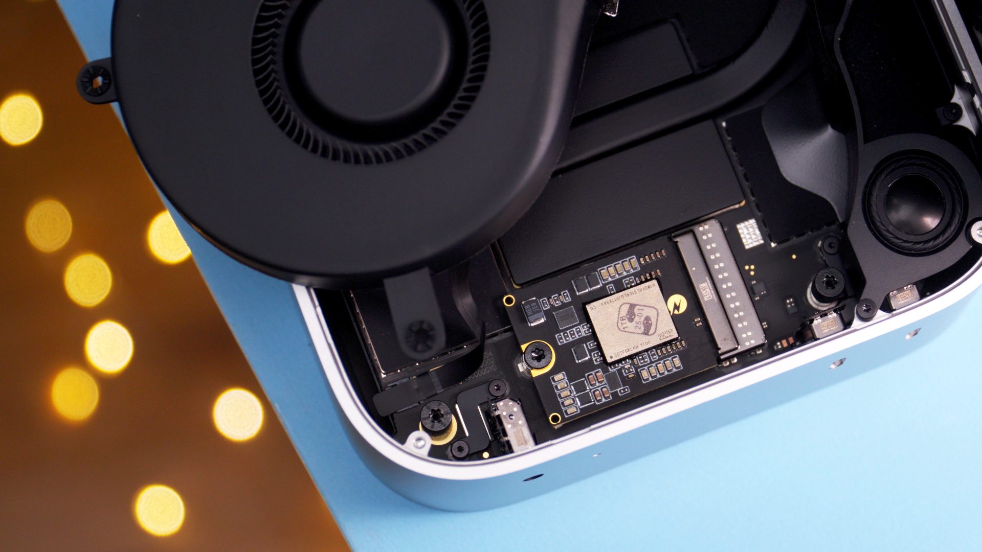 Opened M4 Mac mini with 2TB SSD